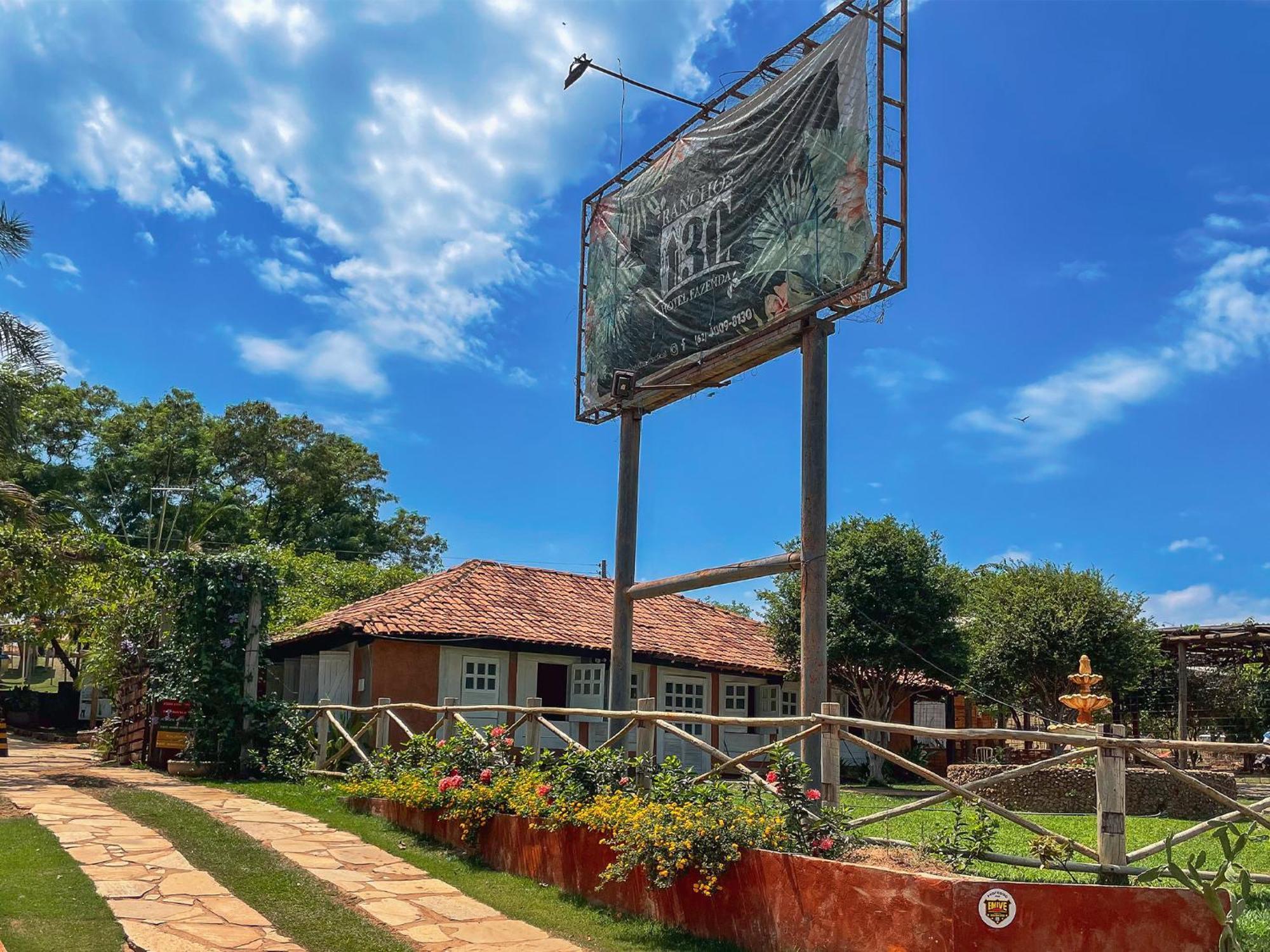 Ranchos 30 Hotel Fazenda Hidrolandia  Eksteriør billede