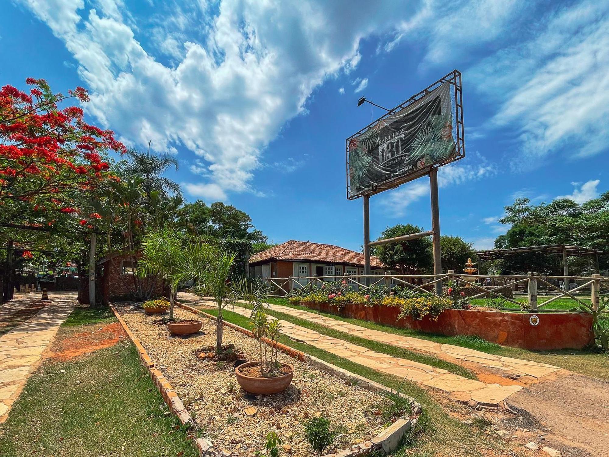 Ranchos 30 Hotel Fazenda Hidrolandia  Eksteriør billede